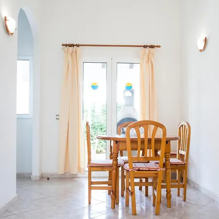 Apartchalet Elvira. A Ferienhaus Son Carrio (Menorca)